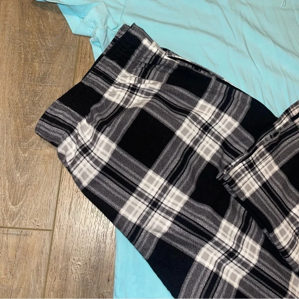 Nautica Light Blue Pajama Set with Black and White Plaid Pants women’s medium